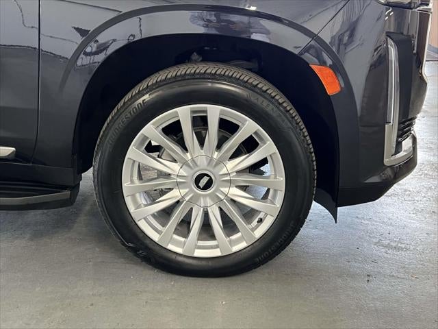 2023 Cadillac Escalade ESV 4WD Luxury