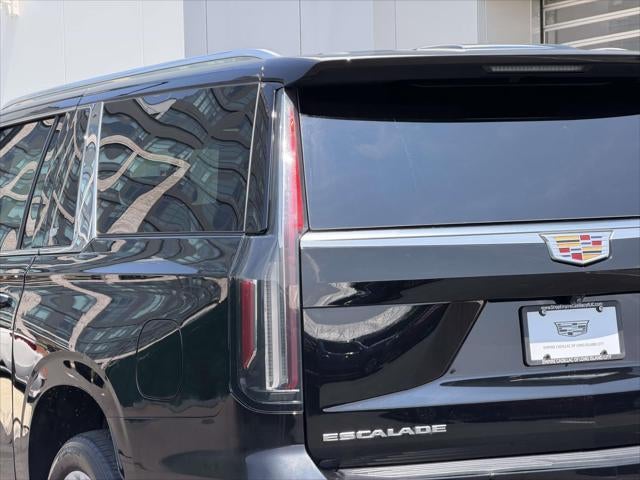 2023 Cadillac Escalade ESV 4WD Luxury