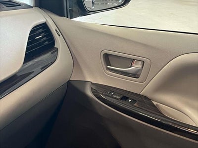 2018 Toyota Sienna XLE