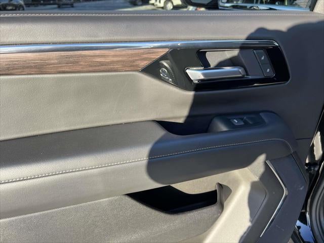 2025 Chevrolet Suburban LT