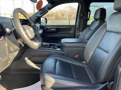 2025 Chevrolet Suburban LT