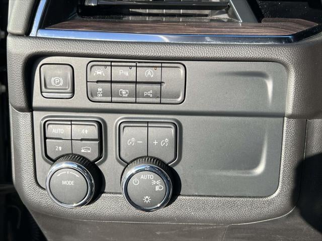 2025 Chevrolet Suburban LT