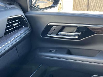 2025 Chevrolet Suburban LT