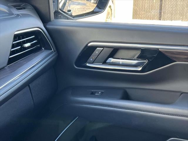 2025 Chevrolet Suburban LT