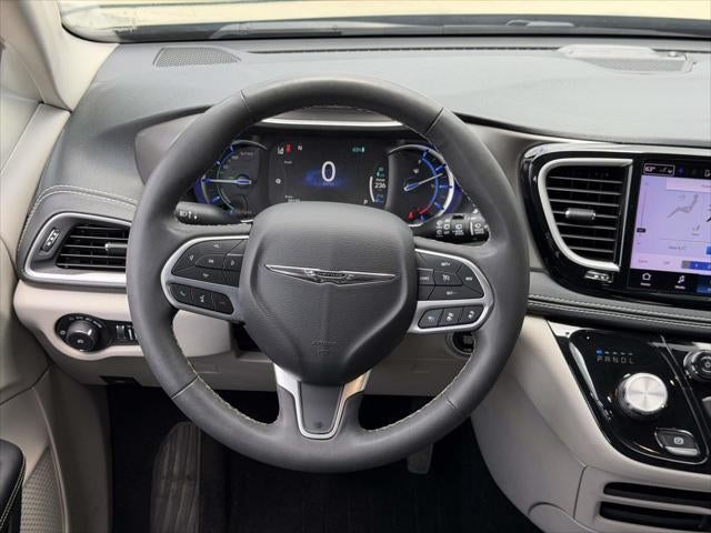 2022 Chrysler Pacifica Hybrid Touring L