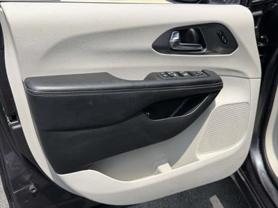 2022 Chrysler Pacifica Hybrid Touring L