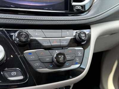 2022 Chrysler Pacifica Hybrid Touring L