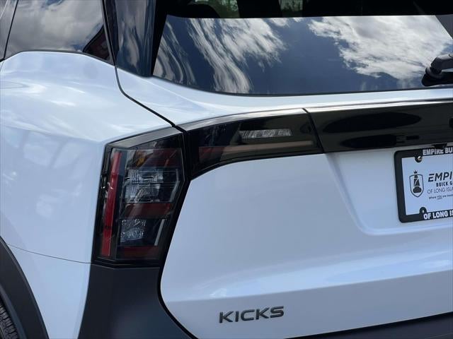 2025 Nissan Kicks SR