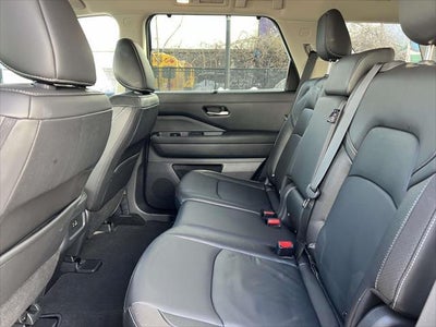 2024 Nissan Pathfinder SL