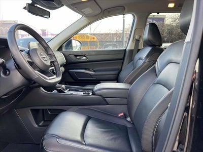 2024 Nissan Pathfinder SL