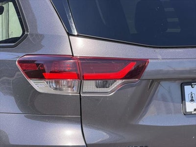 2019 Toyota Highlander SE