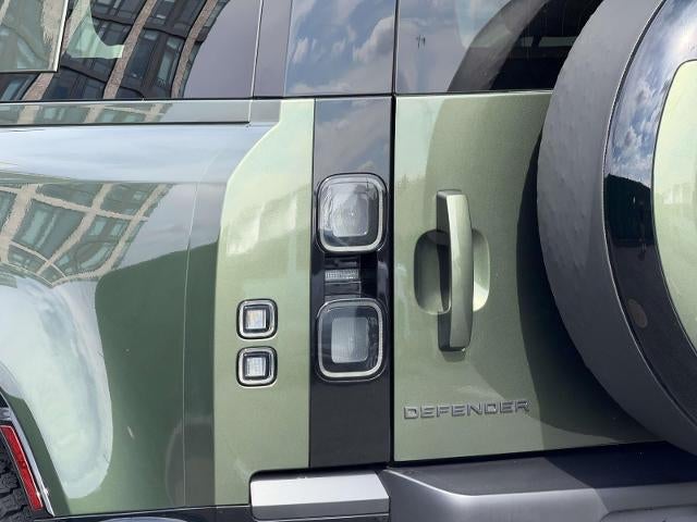 2026 Land Rover Defender X-Dynamic SE