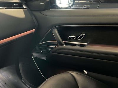 2025 Land Rover Range Rover SE