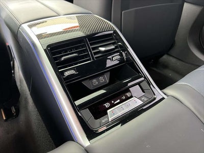2025 BMW 8 Series M850i